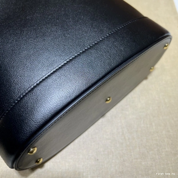 First bag ru bag Diana Gucci bucket small 0822